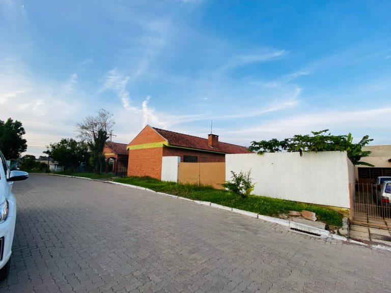 Linda casa – Venda – Colônia 20