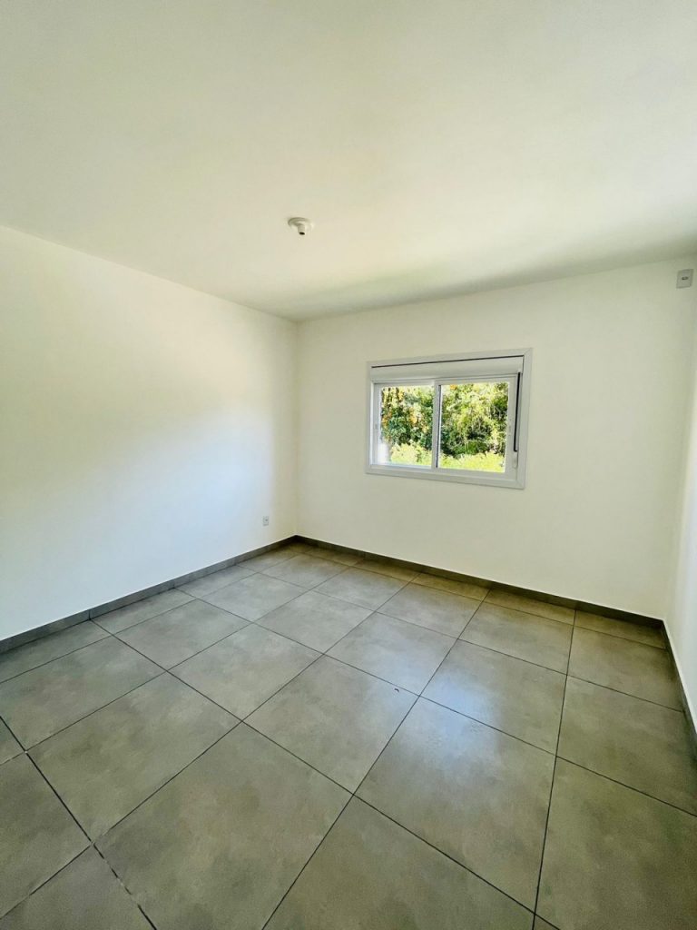 BAIXOU!!!! OPORTUNIDADE DE CASA NOVINHA EM BAIRRO NOBRE NA CIDADE!!!