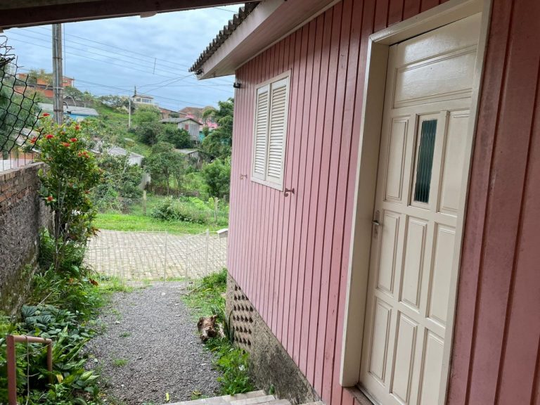 Linda casa Mista no Bairro Olaria