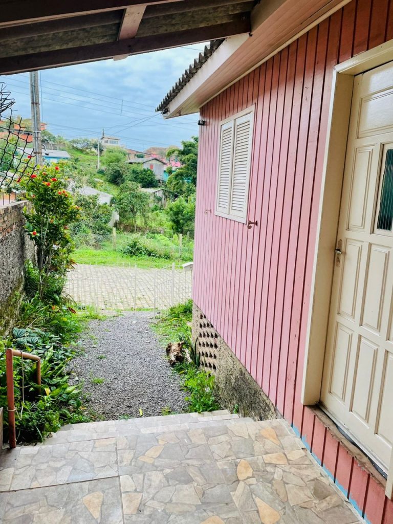 Linda casa Mista no Bairro Olaria