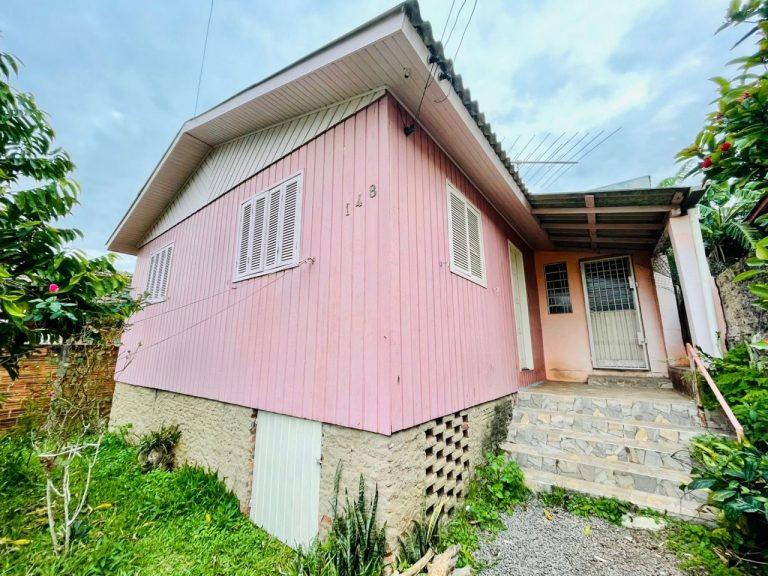 Linda casa Mista no Bairro Olaria