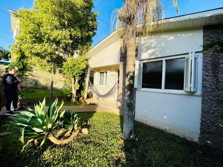 Linda casa pertinho da Lagoa