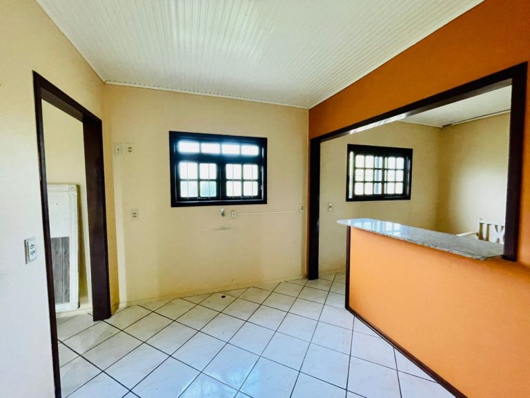 Ótima casa na Colônia 20