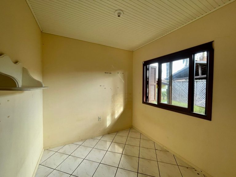 Ótima casa na Colônia 20