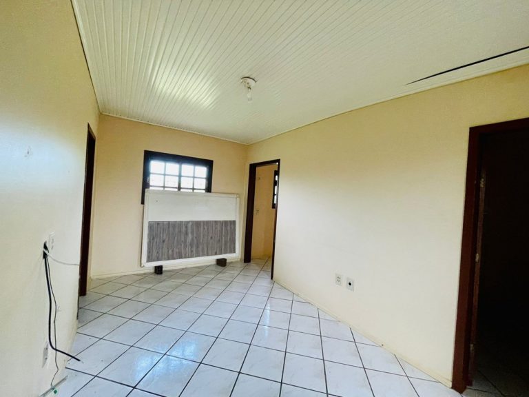 Ótima casa na Colônia 20