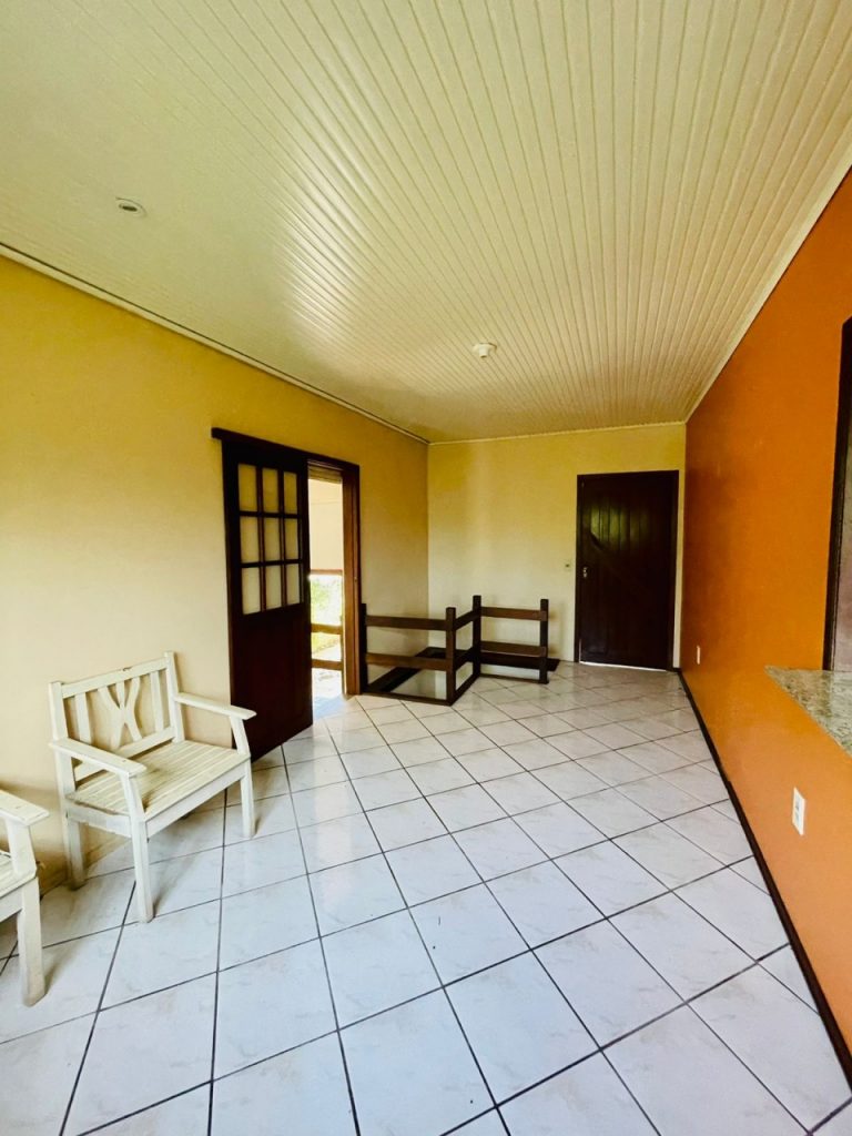 Ótima casa na Colônia 20
