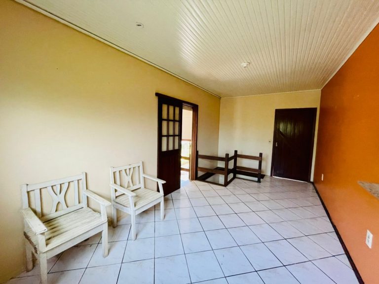 Ótima casa na Colônia 20