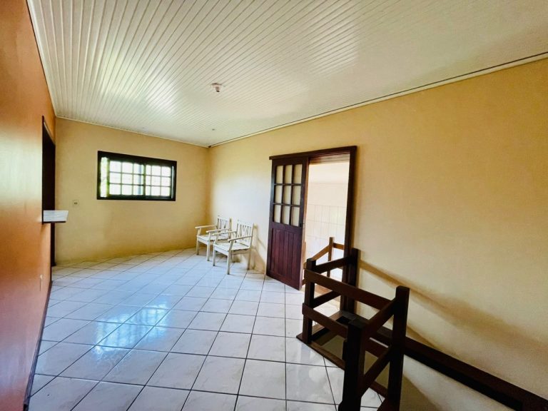 Ótima casa na Colônia 20