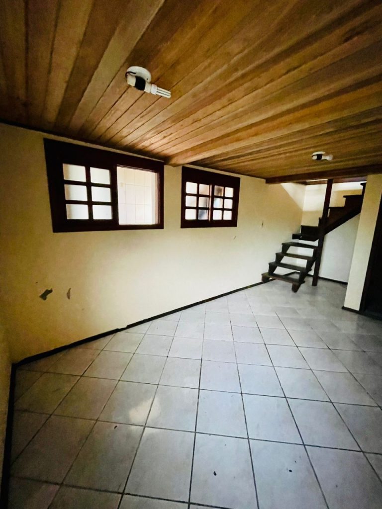Ótima casa na Colônia 20