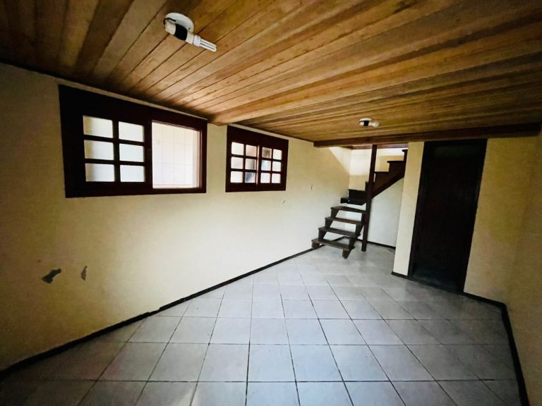 Ótima casa na Colônia 20