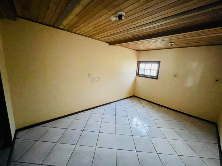 Ótima casa na Colônia 20