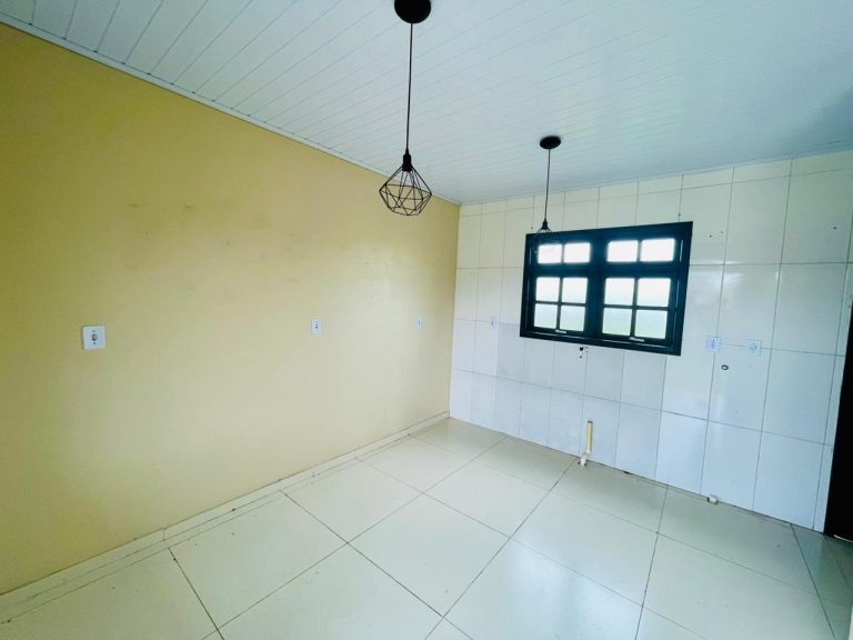 Linda casa na Colônia 20
