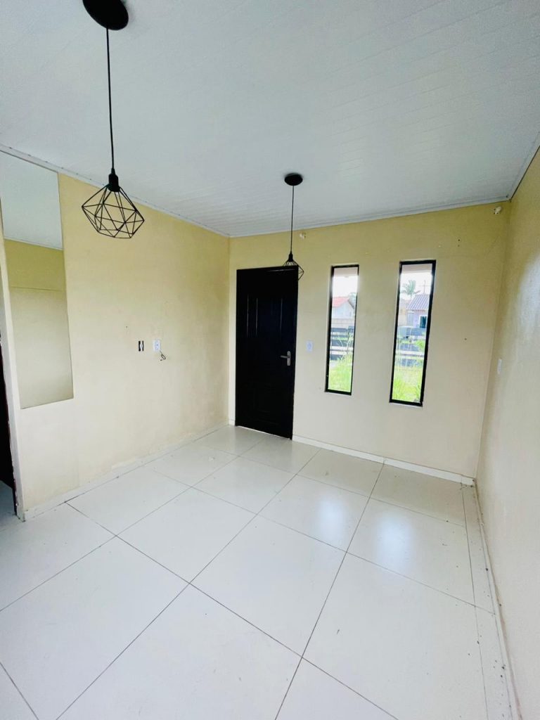 Linda casa na Colônia 20