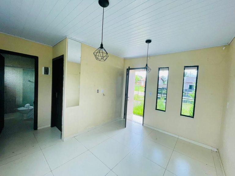 Linda casa na Colônia 20