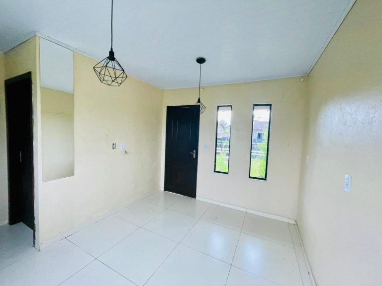 Linda casa na Colônia 20