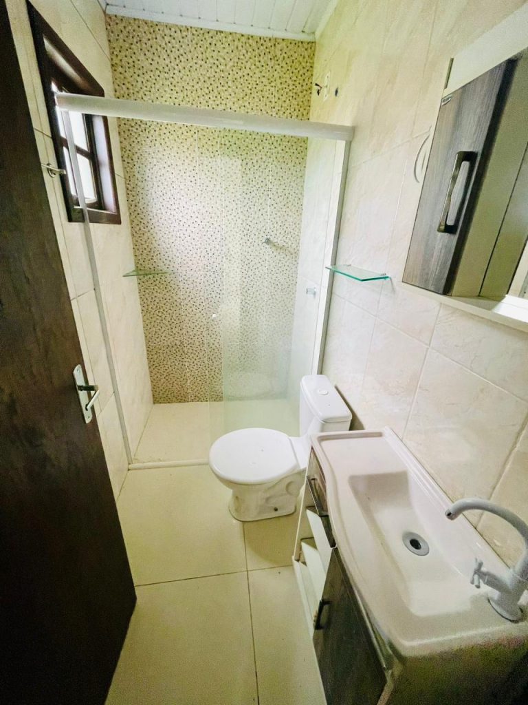 Linda casa na Colônia 20