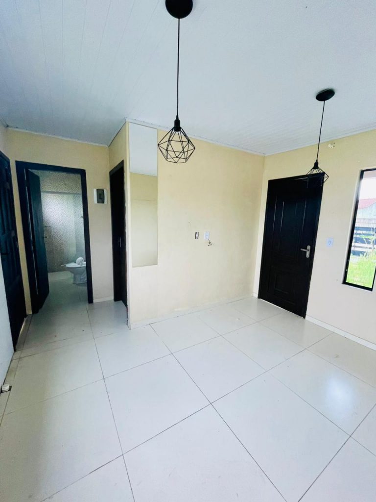Linda casa na Colônia 20