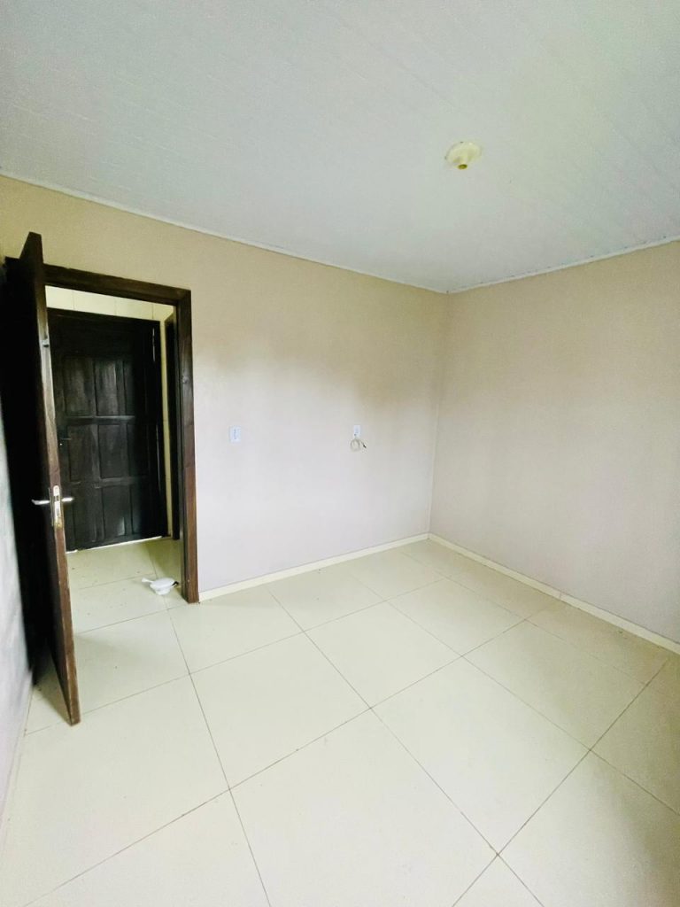 Linda casa na Colônia 20