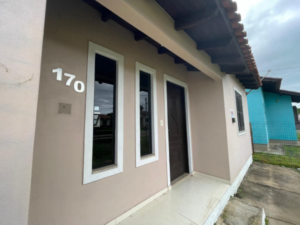 Linda casa na Colônia 20