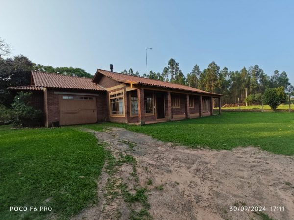 Sitio na rodovia Aleixo Rocha