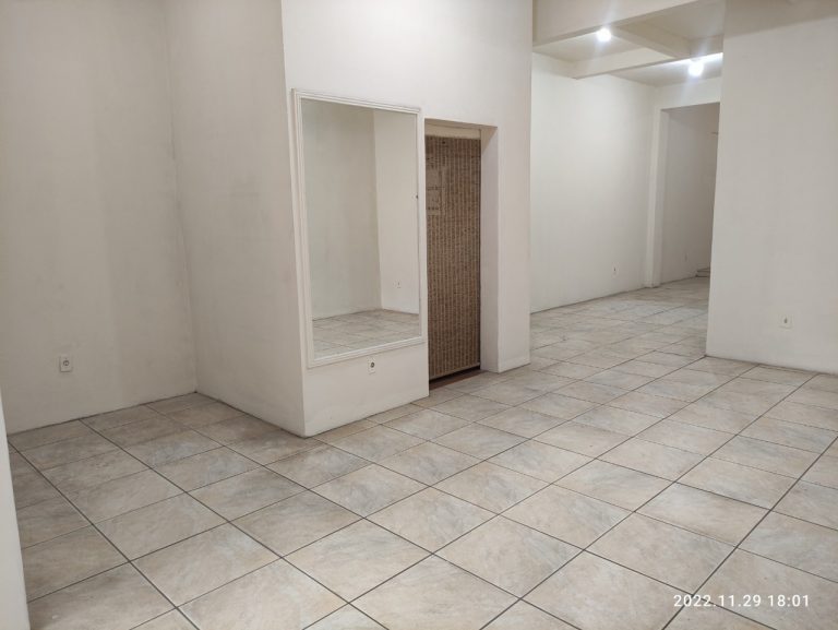 Espaçosa sala comercial no Centro em Taquari RS