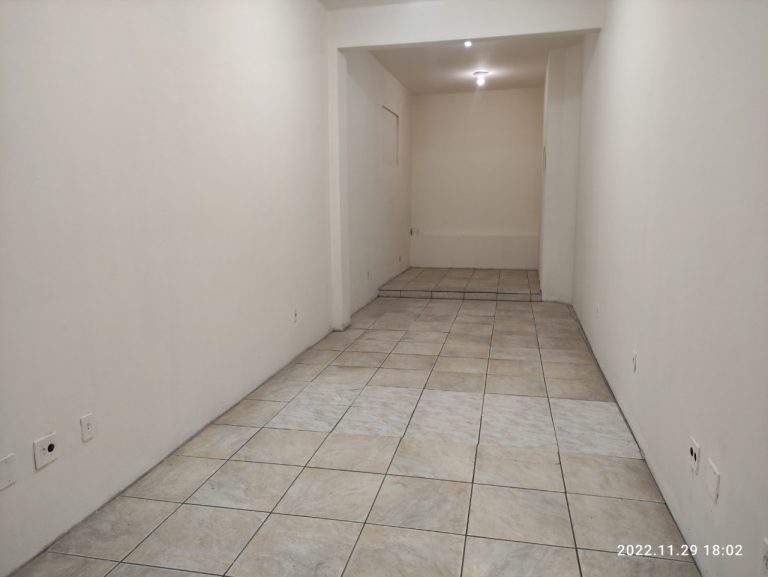 Espaçosa sala comercial no Centro em Taquari RS