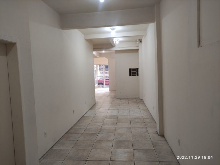 Espaçosa sala comercial no Centro em Taquari RS