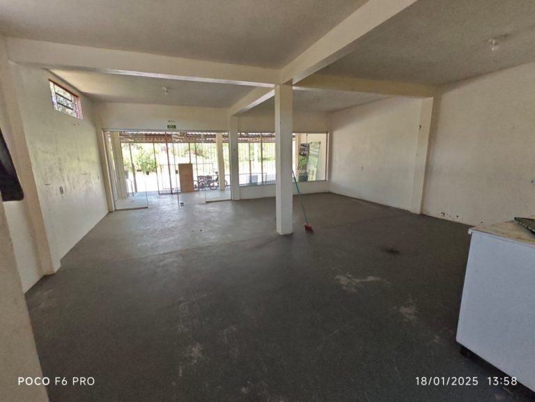 Prédio comercial no bairro praia