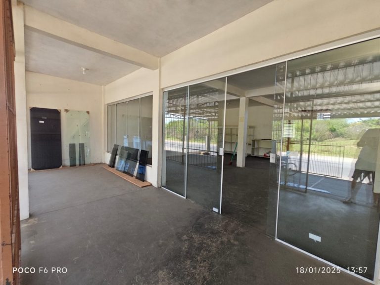 Prédio comercial no bairro praia