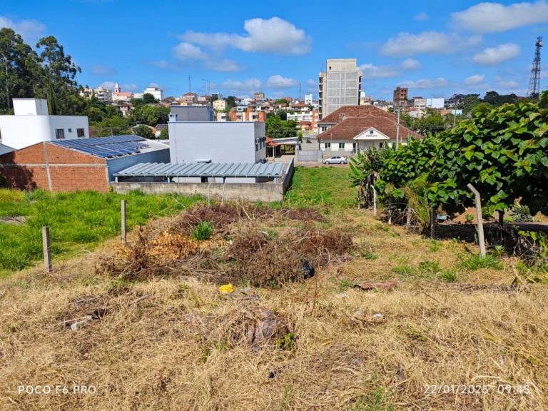Belo terreno no Parque da Pedreira