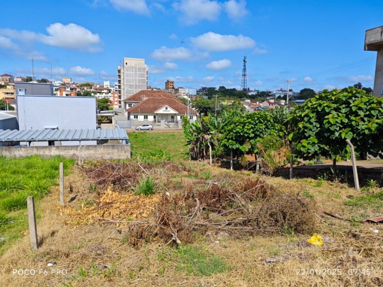 Belo terreno no Parque da Pedreira