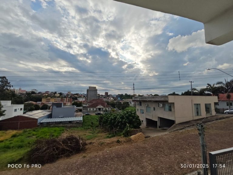 Belo sobrado no Parque da pedreira – Centro