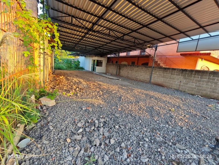 Área comercial, ideal para revenda/garagem/lavagem de automóveis