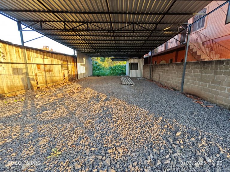 Área comercial, ideal para revenda/garagem/lavagem de automóveis