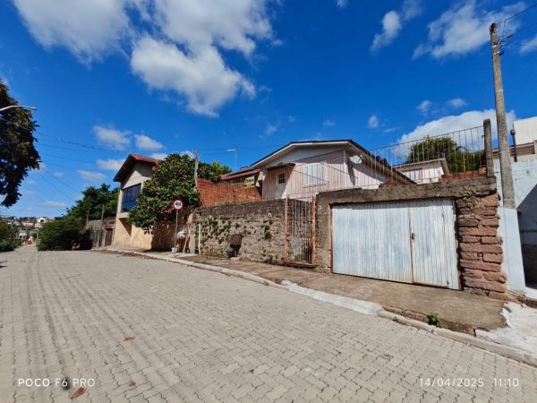 Adorável casa na rua Brigadeiro Albino Taquari RS