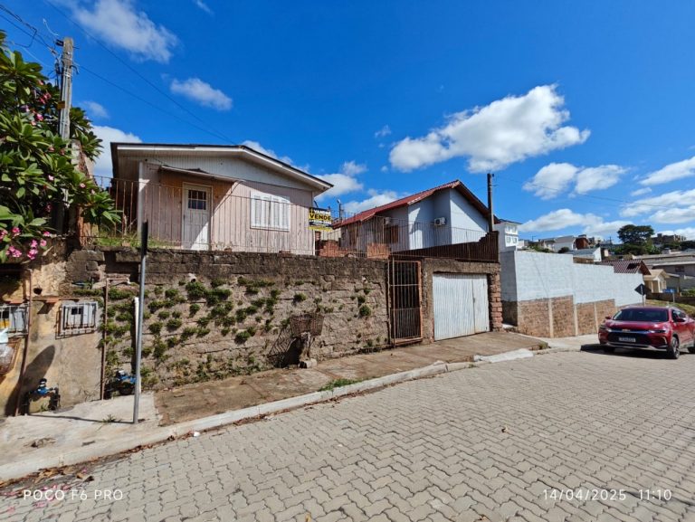 Adorável casa na rua Brigadeiro Albino Taquari RS