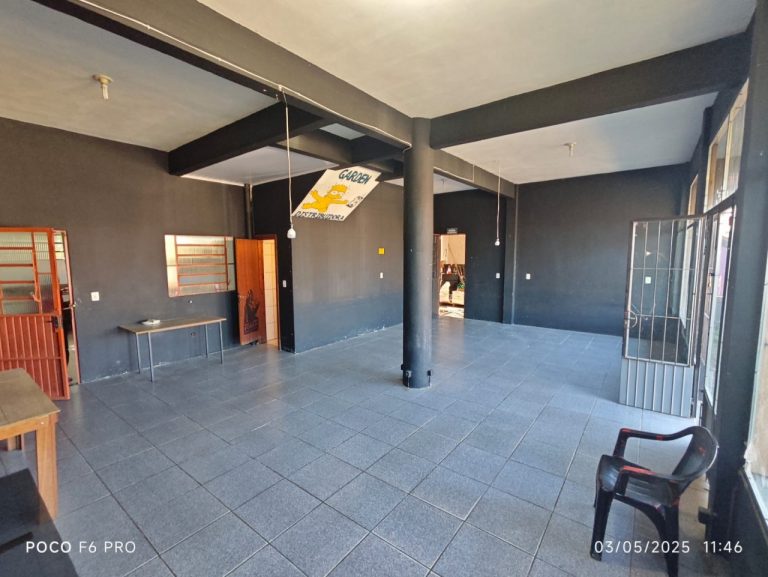 Sala comercial no bairro Coqueiros/Zé Luiz