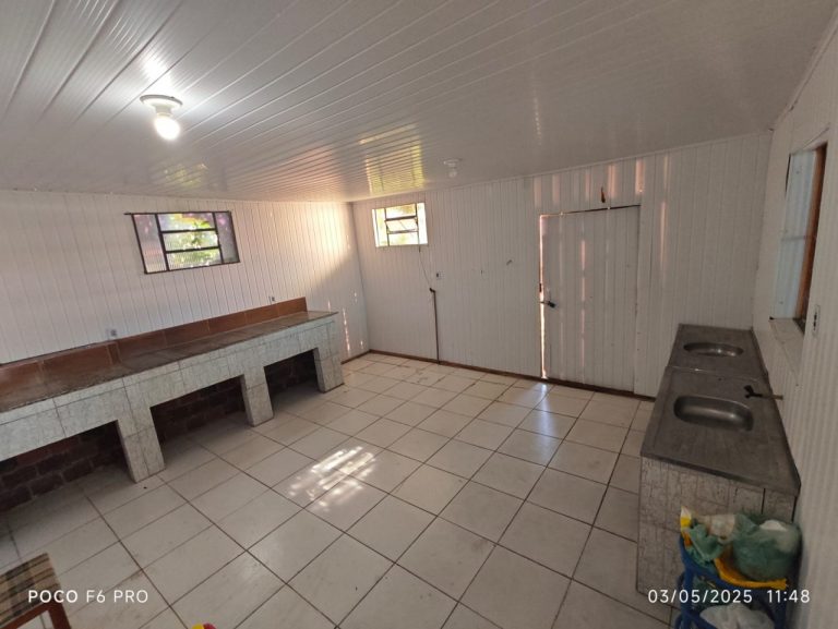 Sala comercial no bairro Coqueiros/Zé Luiz