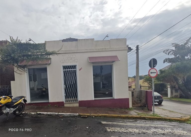 Imóvel comercial na esquina da rua General Osório e José Antero de Siqueira
