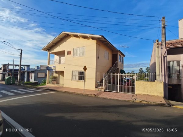 Apto 2 dormitórios no segundo piso