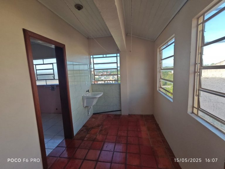 Apto 2 dormitórios no segundo piso