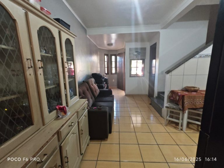 Belo imóvel conjugado duplex em Taquari RS