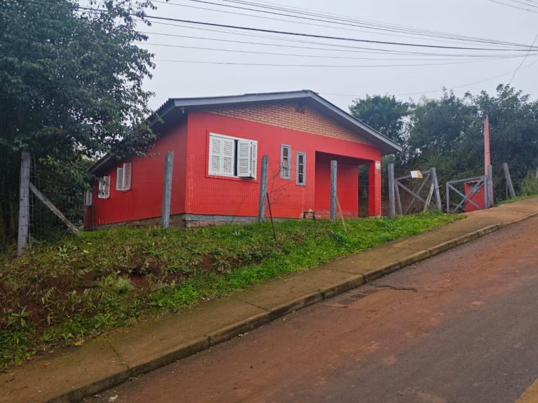 Imóvel de 4 dormitórios no bairro Coqueiros