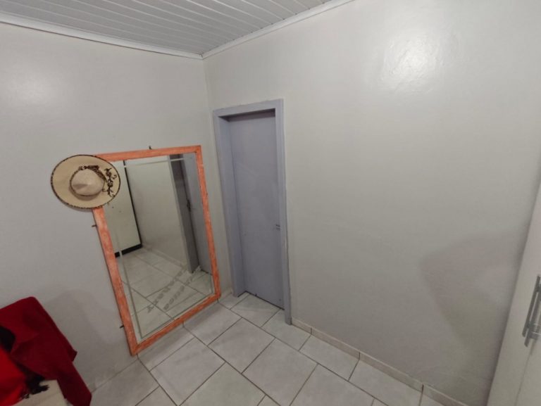 Imóvel de 4 dormitórios no bairro Coqueiros