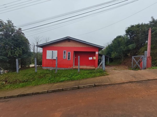 Imóvel de 4 dormitórios no bairro Coqueiros
