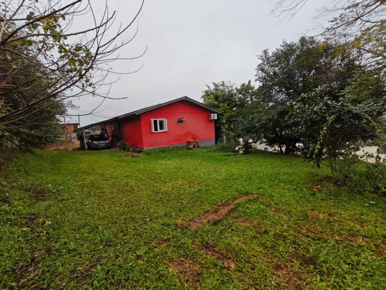 Imóvel de 4 dormitórios no bairro Coqueiros
