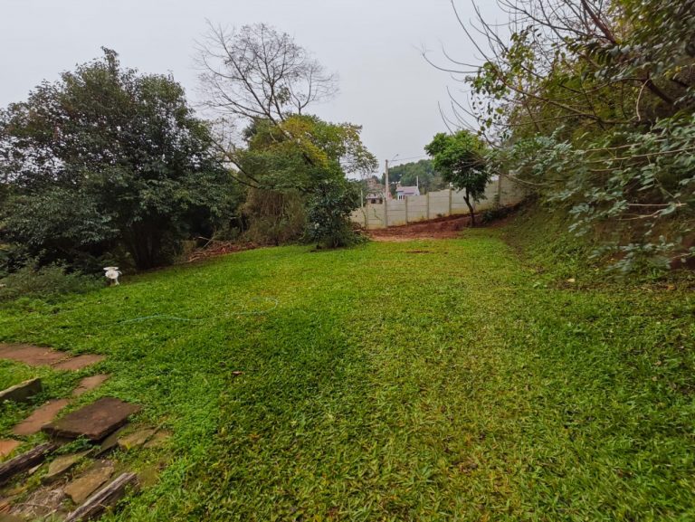 Imóvel de 4 dormitórios no bairro Coqueiros