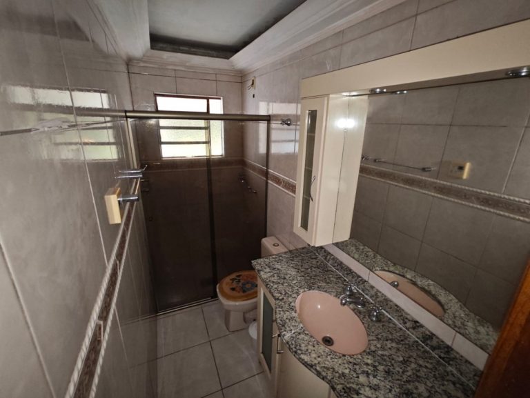 Casa no bairro união com 4 quartos