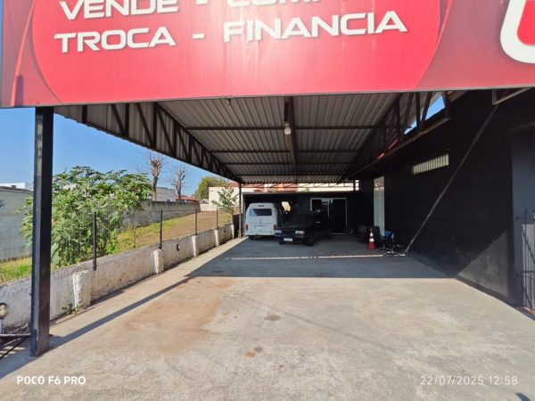 Belo pavilhão Av Lautert Filho