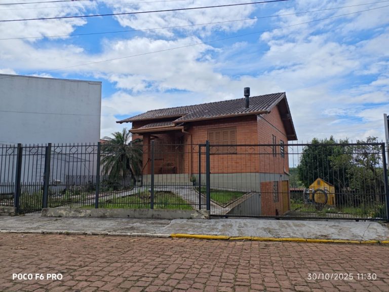 Belo imóvel mobiliado com 3 dormitórios